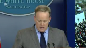 Screenshot aus dem Video des Bayrischen Rundfunks, zu sehen White House Press Secretary Sean Spicer.